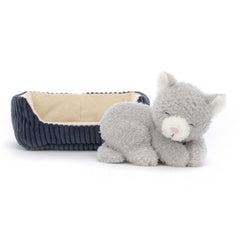 Kat i kurv fra Jellycat - NAP3NC - Napping Nipper Cat.