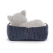Kat i kurv fra Jellycat - NAP3NC - Napping Nipper Cat.