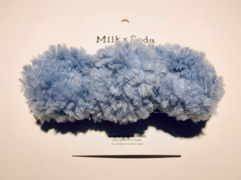 Hårklemme, lys blå, 12 cm bred, fra Milk and Soda.