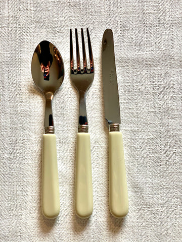 Børnebestik - lys kakifarvet kniv.