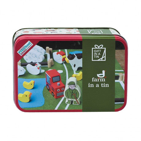 Æske med bondegårdsfigurer af træ.